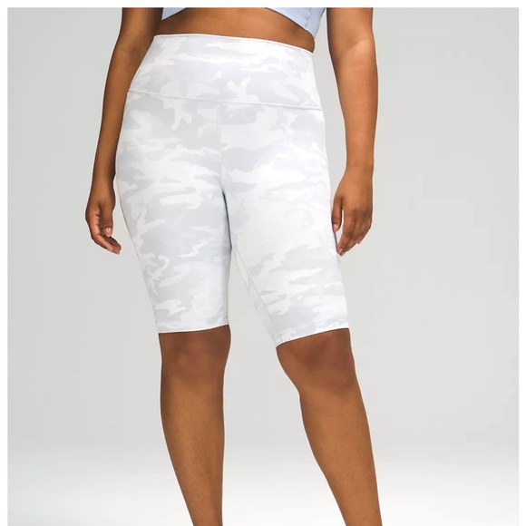 lululemon athletica Pants - lululemon Women's White Camo Wunder Under HR Short 10" Ribbed Jac Size 10 NWT